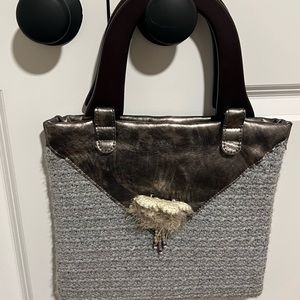 Gray knit bag with wooden handle